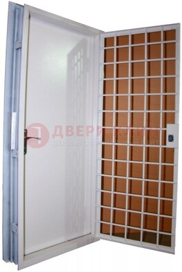 Белая стальная бронированная дверь с нитроэмалью ДБ-7 в Раменском