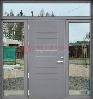 Серая стальная дверь с панелью МДФ и стеклянными фрамугами ДФГ-28 в Раменском