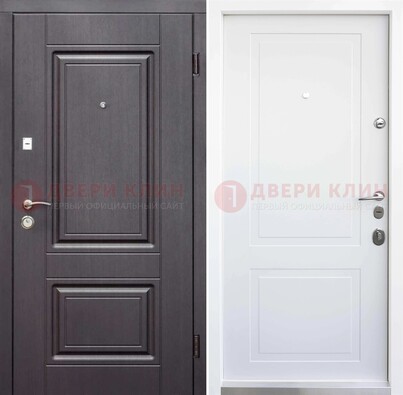 Темная входная дверь с белой МДФ внутри ДМ-238 в Раменском