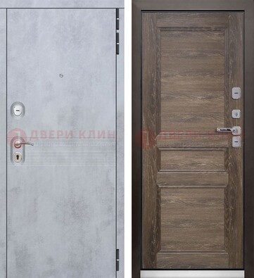 Серая металлическая дверь с МДФ коричневого цвета ДМ-304 в Раменском