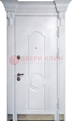 Белая металлическая дверь с массивом дуба для дома ДМД-59 в Раменском