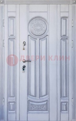 Белая двухстворчатая дверь с массивом дуба ДМД-72 в Раменском