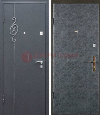 Серая стальная дверь с порошковым окрасом и ковкой ДП-109 в Раменском