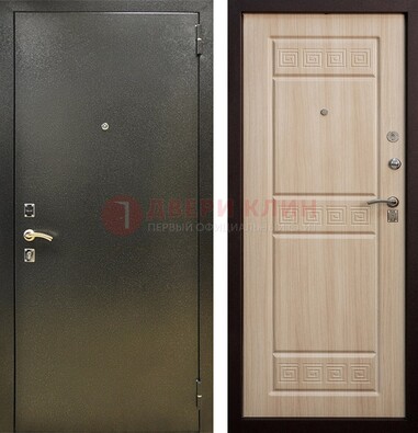 Железная темно-серая дверь с порошковым напылением и МДФ с резьбой ДП-276 в Раменском