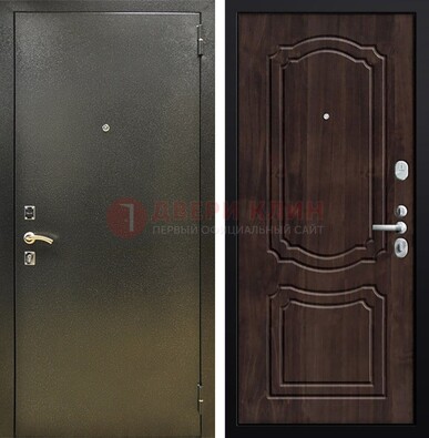 Темно-серая железная дверь с порошковым покрытием и коричневой МДФ ДП-288 в Раменском