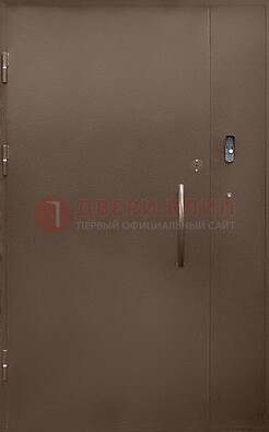 Коричневая металлическая подъездная дверь ДПД-2 в Раменском
