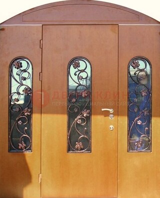 Парадная дверь со стеклянными вставками и ковкой ДПР-28 в общественное здание в Раменском