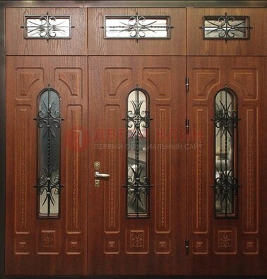 Парадная дверь с металлическими вставками и ковкой ДПР-72 в дом в Раменском