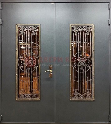 Входная металлическая парадная дверь со стеклом и ковкой ДПР-81 в Раменском