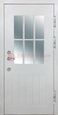 Белая уличная дверь со стеклом ДС-30 в Раменском