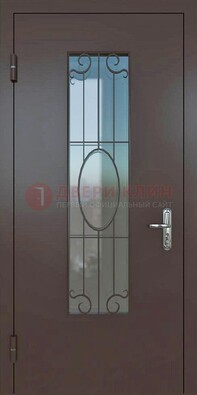 Коричневая наружная железная дверь со стеклом и ковкой ДСК-100 в Воскресенске