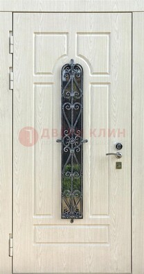 Светлая стальная дверь со стеклом и ковкой ДСК-118 в Раменском