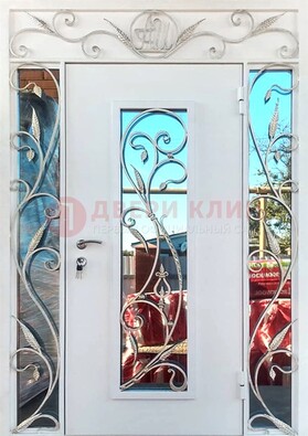 Белая входная дверь порошок со стеклом и ковкой ДСК-165 в Раменском