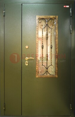 Стальная дверь со стеклом и ковкой ДСК-29 для квартиры в Воскресенске