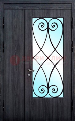 Стальная дверь со стеклом и ковкой ДСК-69 в деревянный дом в Раменском