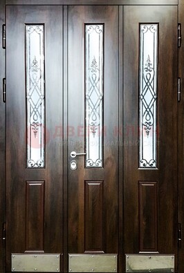 Входная дверь со стеклом и ковкой ДСК-72 в кирпичный дом в Раменском