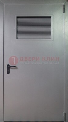 Серая железная техническая дверь с вентиляционной решеткой ДТ-12 в Раменском