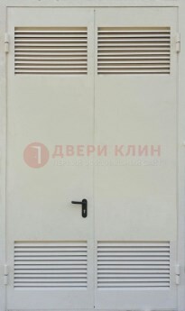 Белая металлическая техническая дверь с вентиляционной решеткой ДТ-6 в Раменском