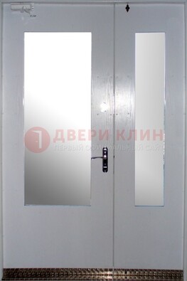 Белая  тамбурная дверь со стеклянными вставками ДТМ-18 в Раменском
