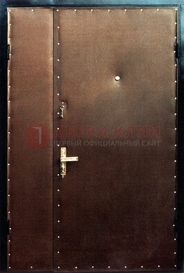 Коричневая тамбурная дверь с оформлением ДТМ-40 в Раменском