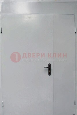 Белая металлическая тамбурная дверь ДТМ-5 в Белгороде