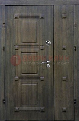 Железная двухстворчатая филенчатая дверь с виноритом ДВТ-143 в Раменском