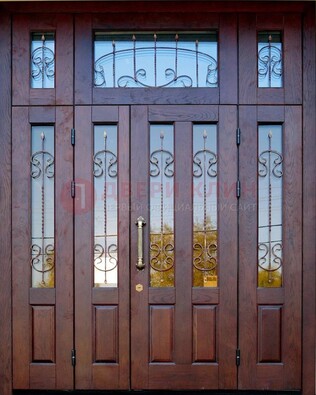 Коричневая парадная дверь с виноритом и ковкой ДВТ-168 в Раменском
