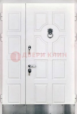 Белая входная дверь с виноритом ДВТ-246 в Раменском