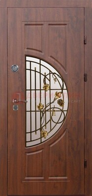 Стальная коричневая дверь с виноритом и ковкой ДВТ-82 в Раменском