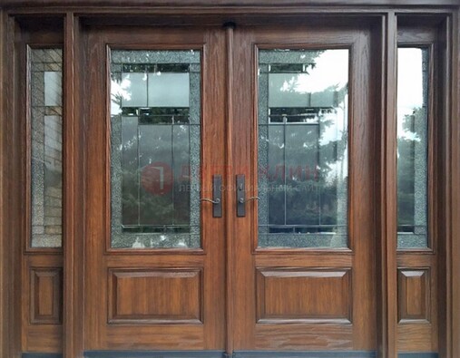 Распашная стальная дверь с массивом с витражом и фрамугами ВЖ-21 в Раменском